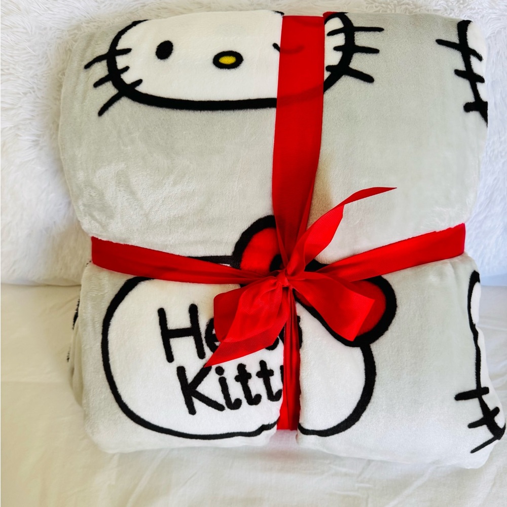 Hello Kitty Gray And Red Blanket Full/Queen 90x90 Brand New. The Bubble Talk One